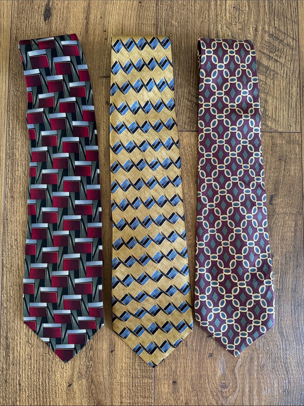 Bundle of Van Heusen men’s ties